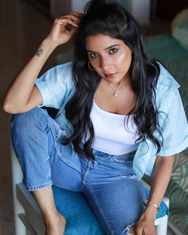 Actress Sakshi New Instagram Photos